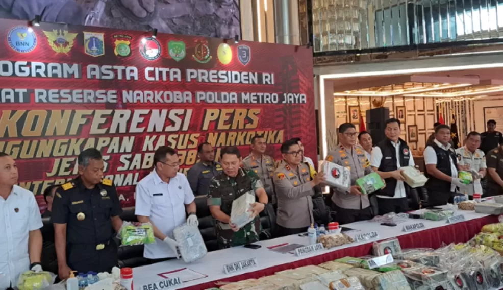 Kapolda Metro Jaya, Irjen Pol Karyoto saat konferensi pers pengungkapan peredaran narkoba jenis sabu. (Foto: PMJ News/Fajar)