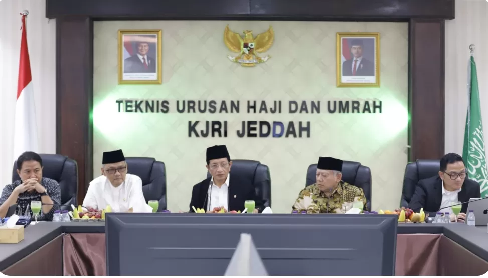 Menag memimpin rapat persiapan haji di Kantor Urusan Haji (KUH) Jeddah (kemenag.go.id)