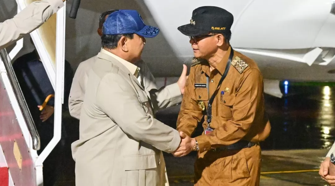 Presiden Prabowo Subianto tiba di Bandara Internasional El Tari, Kota Kupang, Provinsi Nusa Tenggara Timur (NTT), pada Selasa, 3 Desember 2024. Foto: BPMI Setpres/Rusman