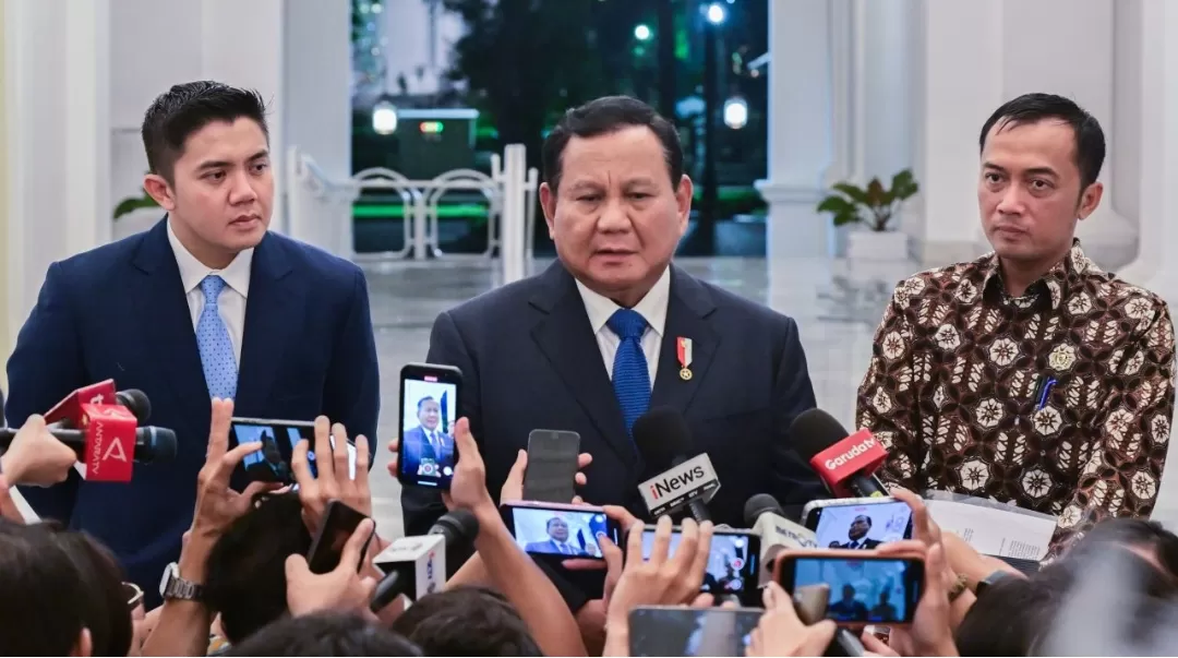 Presiden Prabowo Subianto menyampaikan keterangan persnya kepada awak media di Istana Merdeka, Jakarta, pada Jumat, 6 Desember 2024. Foto: BPMI Setpres/Rusman
