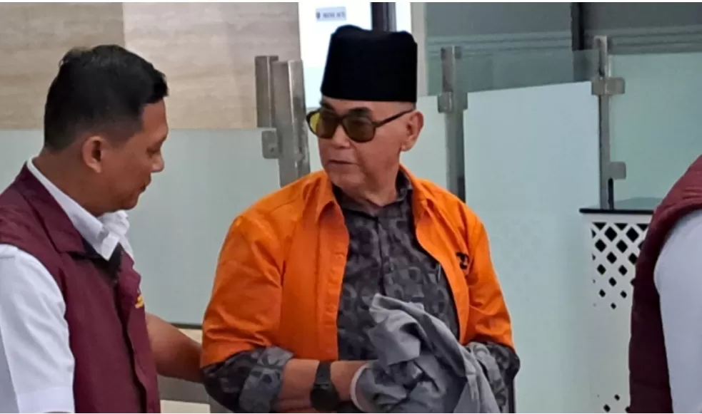 Pimpinan Ponpes Al Zaytun, Panji Gumilang berbaju tahanan. (Foto: PMJ News/Fajar)