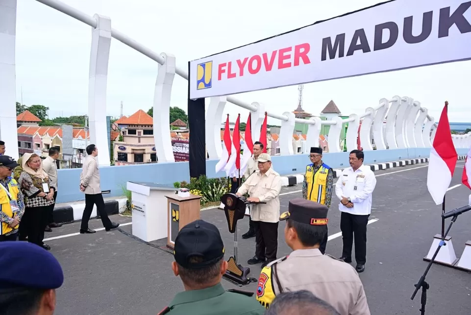 Presiden Prabowo Subianto meresmikan Flyover Madukoro di Kota Semarang, Provinsi Jawa Tengah, Rabu (11/12/2024). (Foto: BPMI Setpres/ Muchlis Jr)