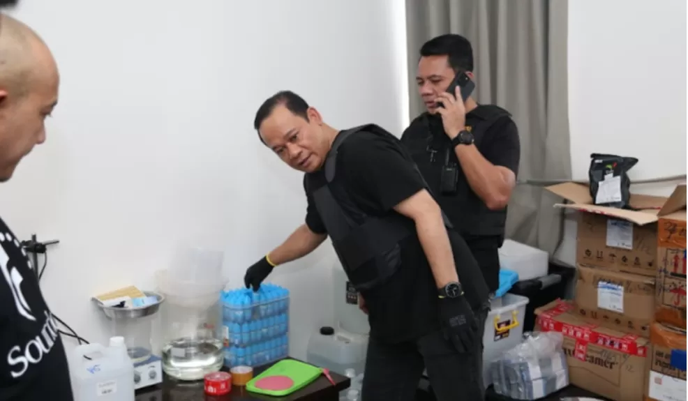 Dittipidnarkoba Bareskrim Polri mengungkap pabrik narkoba di Bandung. (Foto: PMJ News/Fajar)