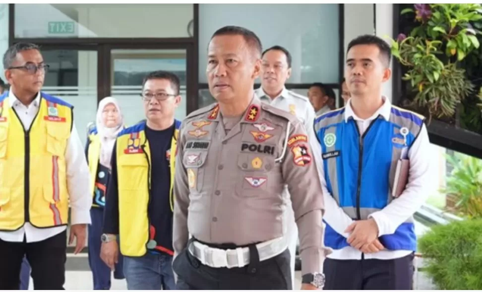 Kepala Korlantas Polri, Irjen Pol Aan Suhanan melakukan pengecekan kesiapan jalur tol Kalikangkung menjelang libur Natal dan Tahun Baru. (Foto: PMJ News)