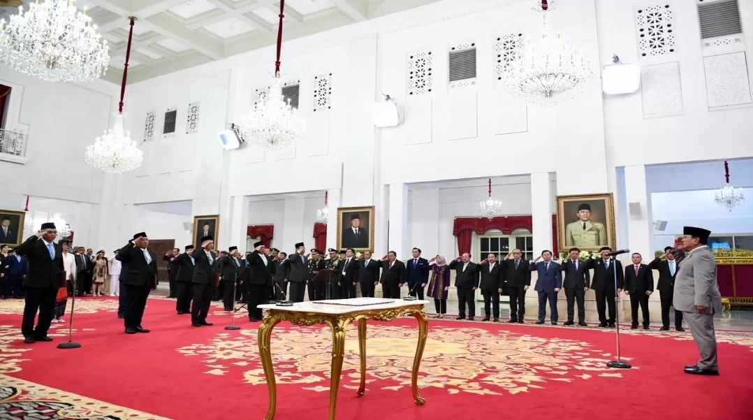 Presiden Prabowo Subianto menyaksikan pengucapan sumpah/janji pimpinan dan Dewan Pengawas (Dewas) Komisi Pemberantasan Korupsi (KPK) terpilih untuk masa jabatan 2024-2029 di Istana Negara, Jakarta. (BPMI Setpres/Cahyo)