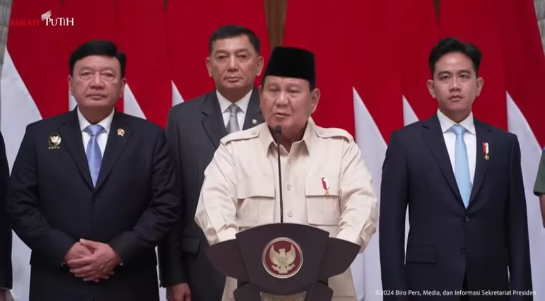 Presiden Prabowo Subianto memberikan arahan saat akan berangkat ke Kairo, Mesir, guna hadiri KTT D8. (Tangkapan layar YouTube Sekretariat Presiden )