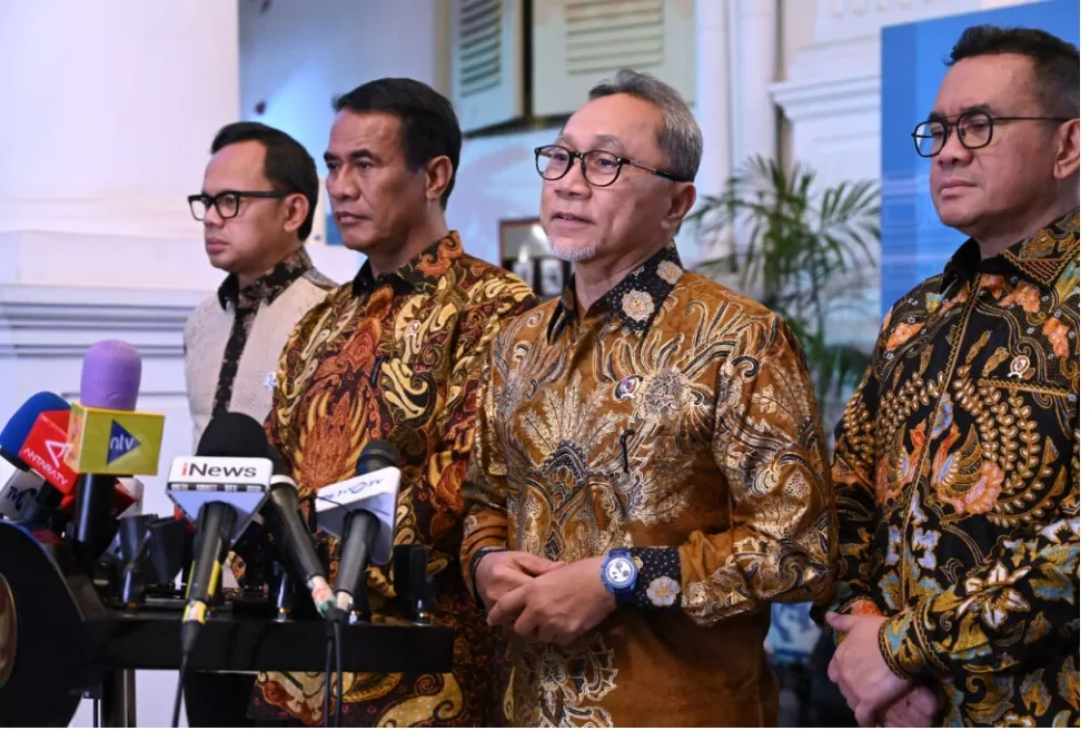 Menko Pangan Pangan Zulkifli Hasan menyampaikan keterangan pers usai mengikuti Rapat Terbatas Kebijakan Bidang Pangan di Istana Jakarta, Senin (30/12/2024). (Foto: Setdukab/Oji) 