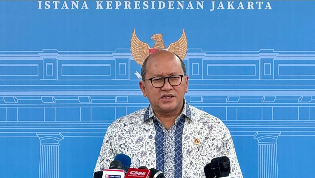 Menteri Investasi dan Hilirisasi, Rosan Roeslani, menyampaikan keterangan pers di Kompleks Istana Kepresidenan, Jakarta, pada Kamis, 2 Januari 2025. Foto: BPMI Setpres/Cahyo