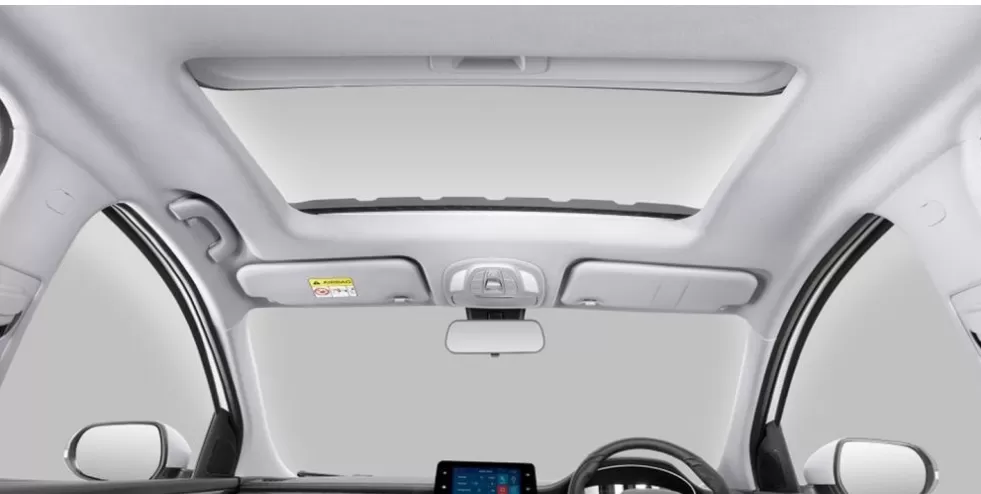 Sunroof merupakan salah satu jenis atap mobil yang bisa dibuka. (Foto: wuling.id)
