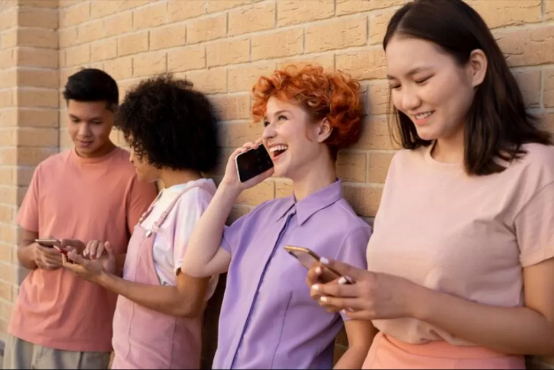 Ilustrasi. Gaya komunikasi dan Gen Z lebih mengandalkan teknologi dan cenderung mengurangi tatap muka. (Foto: freepik)