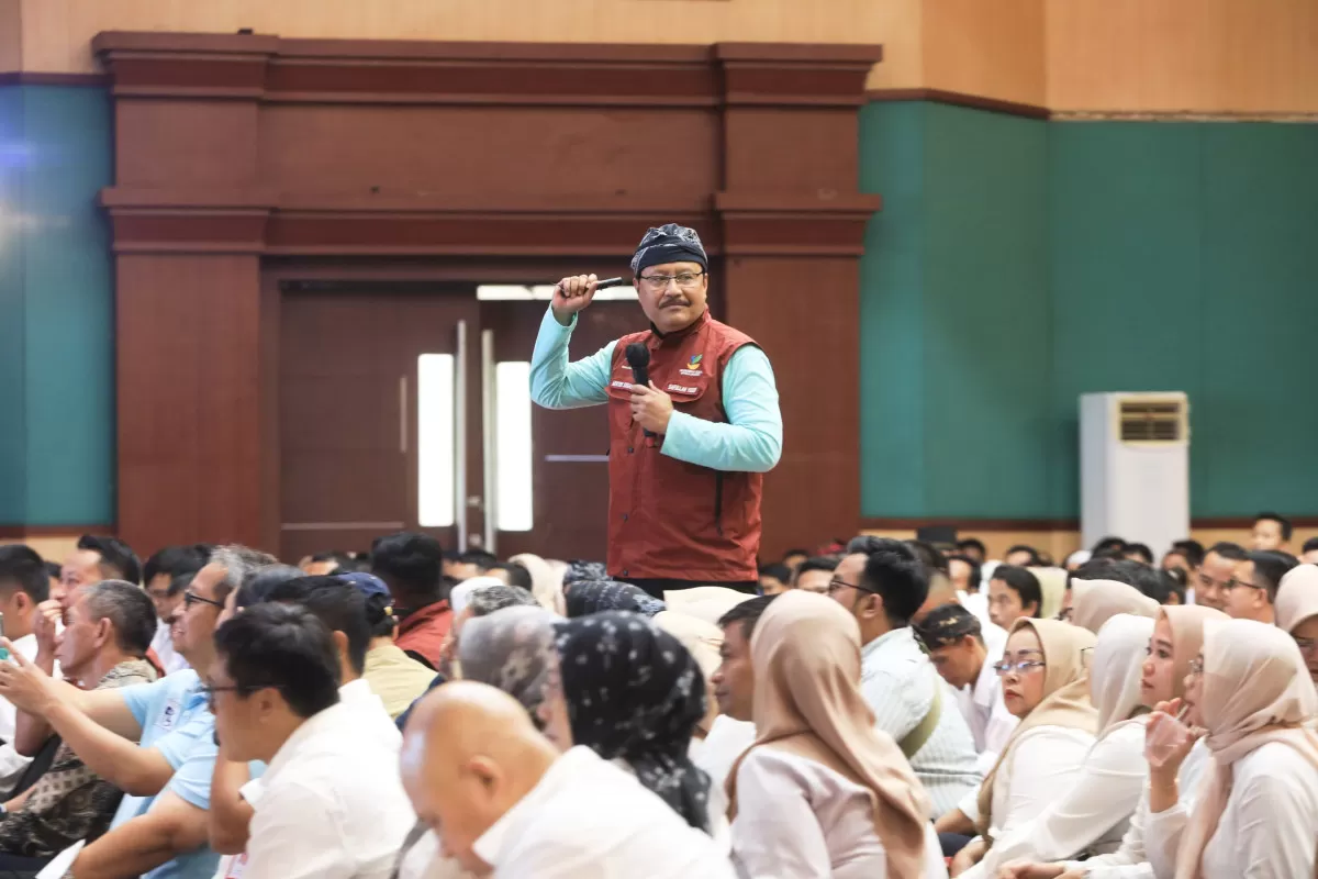 Mensos Gus Ipul berdialog dengan pendamping PKH di Bogor untuk mendorong percepatan graduasi KPM.(Foto: dok. Kemensos)