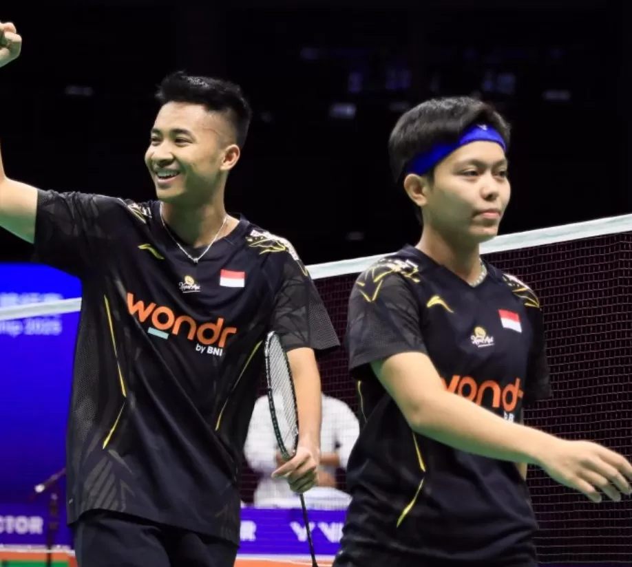 Dejan/Fadia merayakan kemenangan setelah mengalahkan Goh/Lai, menyumbang poin pertama untuk Indonesia. (Foto: Dok. PBSI)