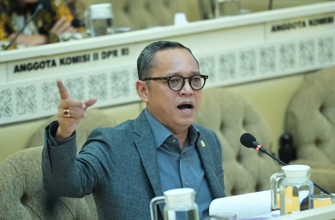 Anggota Komisi II DPR RI Deddy Yevri Sitorus, saat mengikuti RDP Komisi II bersama Menteri Dalam Negeri, KPU, Bawaslu, dan DKPP di Gedung Nusantara, DPR RI. (Foto: Andri/vel)