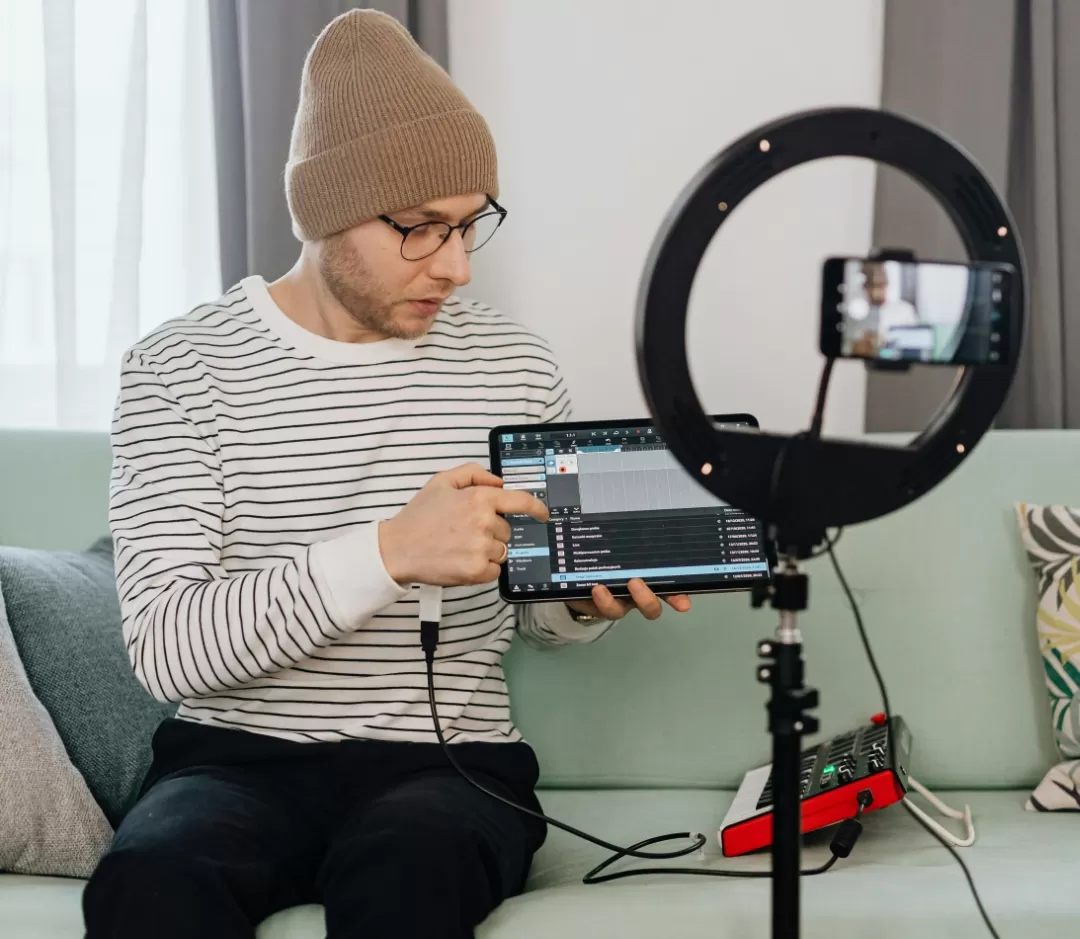 Ilustrasi. Strategi membangun personal branding dan skill agar peluang diterima kerja semakin besar meski tanpa orang dalam. (Foto: Pexels)