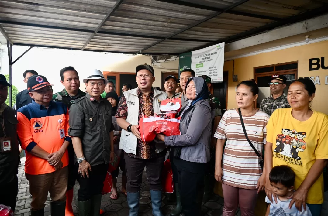 Wakil Ketua DPR RI Cucun Ahmad Syamsurijal saat kunjungannya ke Desa Dayeuhkolot, Kabupaten Bandung, Jawa Barat, Selasa (11/03/2025). Foto : Upi/Andri