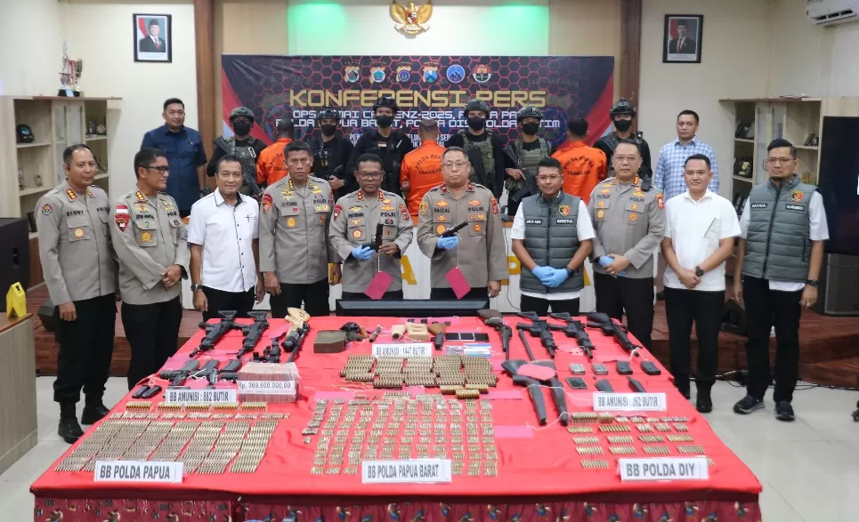 Tim gabungan petugas kepolisian saat melakukan konferensi pers. (Foto: Dok. mediahub.polri.go.id)
