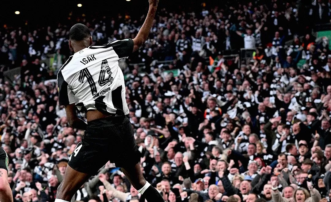 Alexander Isak merayakan gol yang membawa Newcastle United juara Piala Carabao.(Foto: Instagram @nufc)