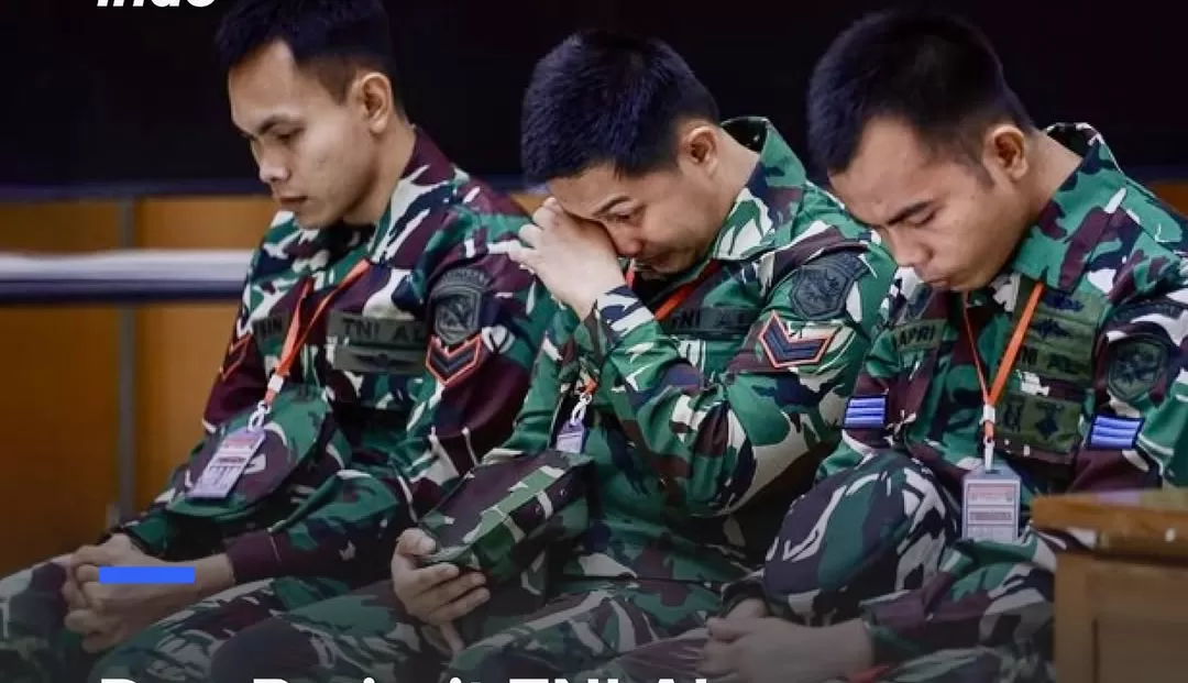 Para terdakwa prajurit TNI AL mendengarkan vonis hakim dalam sidang kasus penembakan tragis. (Foto: Instagram @fakta.indo)