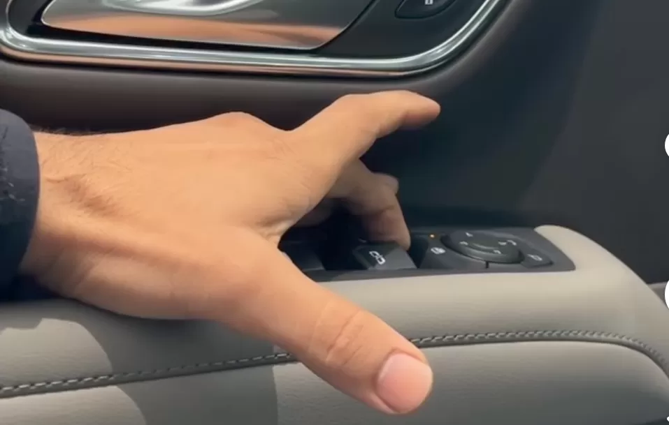 Ilustrasi. Tekan tombol power window dengan bijak untuk menjaga performa dan umur pakai sistem otomatis kaca.(Foto: Instagram @abdullah_autoelectrician)