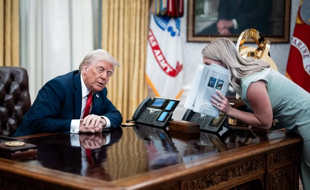 Presiden AS Donald Trump saat berbincang dengan Juru Bicara Gedung Putih Karoline Leavitt. (Foto: Instagram @karolineleavitt)