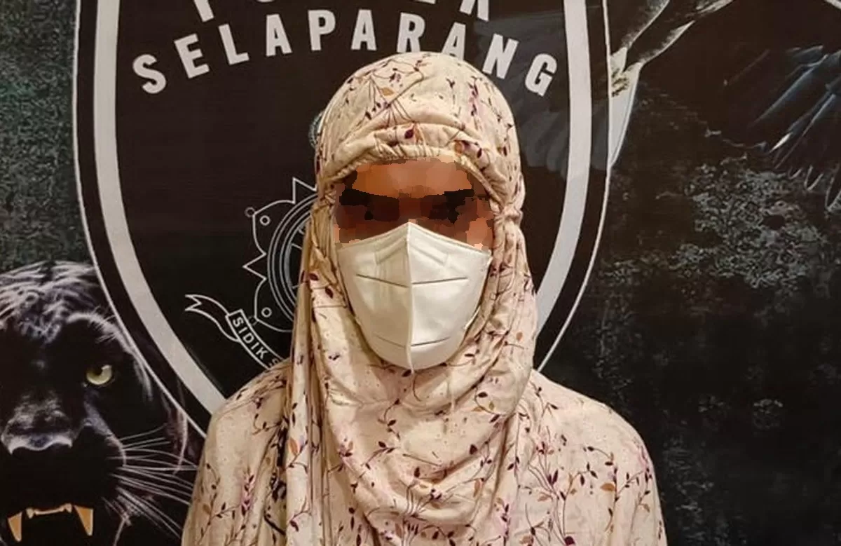 Pria berinisial FRY (20) yang menyamar dan masuk area wanita di sebuah masjid di Mataram telah diamankan petugas. (Foto: dok. Polda DIY)