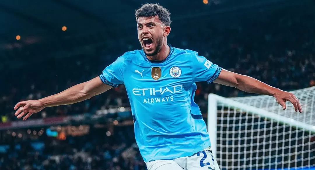 Matheus Nunes rayakan gol kemenangan di menit ke-94 bersama rekan setim Manchester City. (Foto: Instagram @mancity)