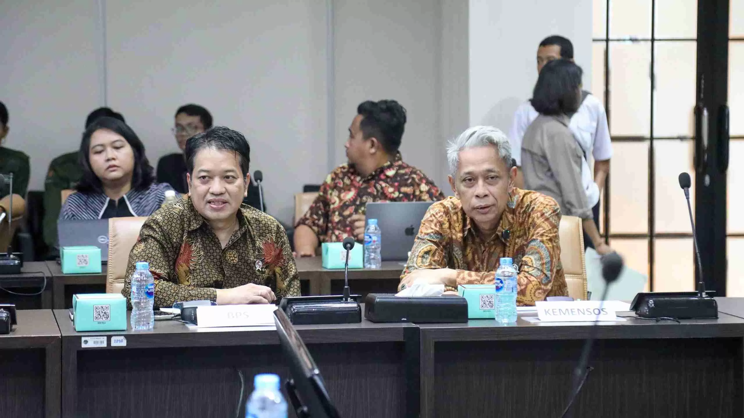 Wamen Sosial Agus Jabo saat melakukan rapat koordinasi dengan jajaran Menteri terkait. (Foto: Dok. Kemensos)