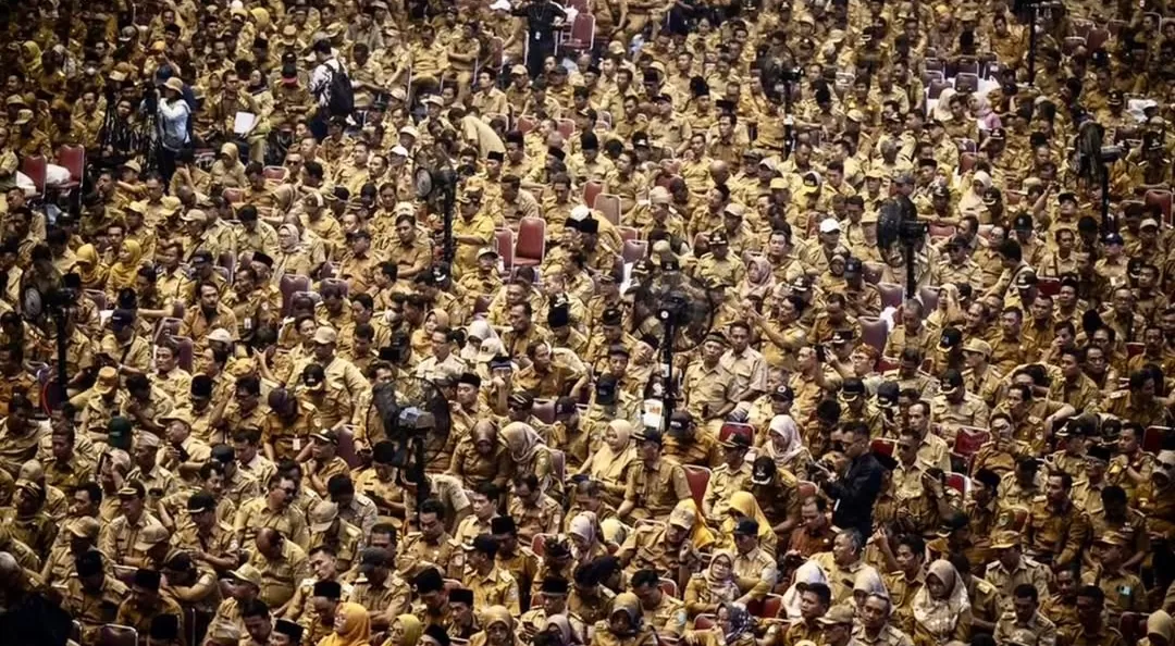 Ribuan kepala desa mengikuti Sekolah Antikorupsi di GOR Jatidiri, Semarang, Jawa Tengah. (Foto: tangkapan layar Instagram @fakta.indo)