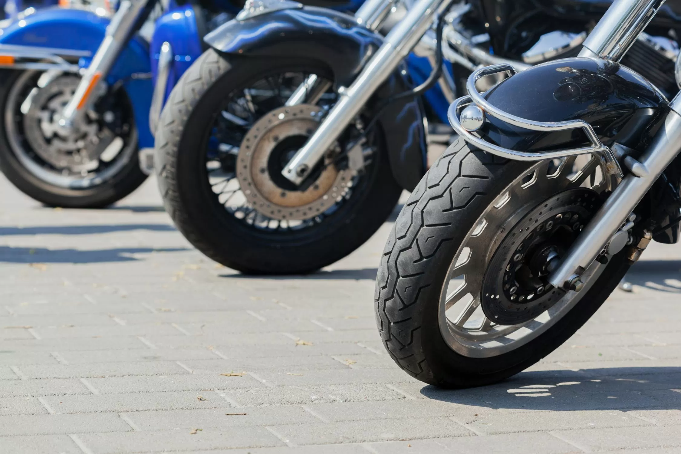 Pilih ban sesuai medan jalan dengan panduan lengkap ini agar berkendara lebih aman, nyaman, dan hemat biaya. (Foto: Pexels)