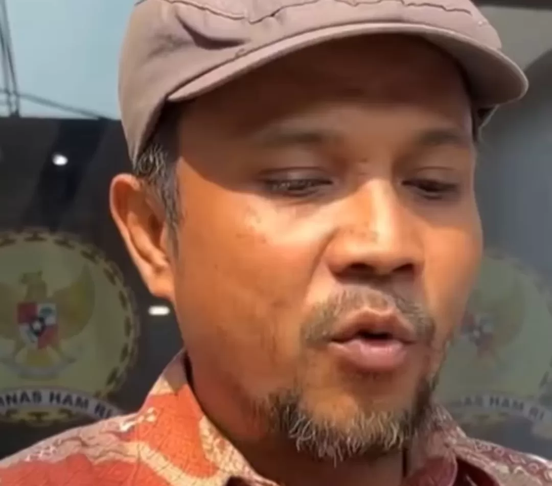 Adhel Setiawan saat melaporkan dugaan pelanggaran HAM oleh Gubernur Dedi ke Komnas HAM.(Foto: Instagram @fakta.indo)