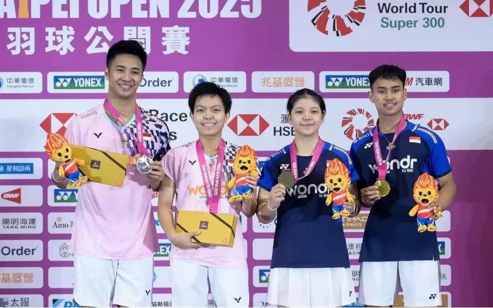 Jafar dan Felisha (kanan) rayakan kemenangan usai menjuarai final ganda campuran Taipei Open 2025.(Foto: TBNews)