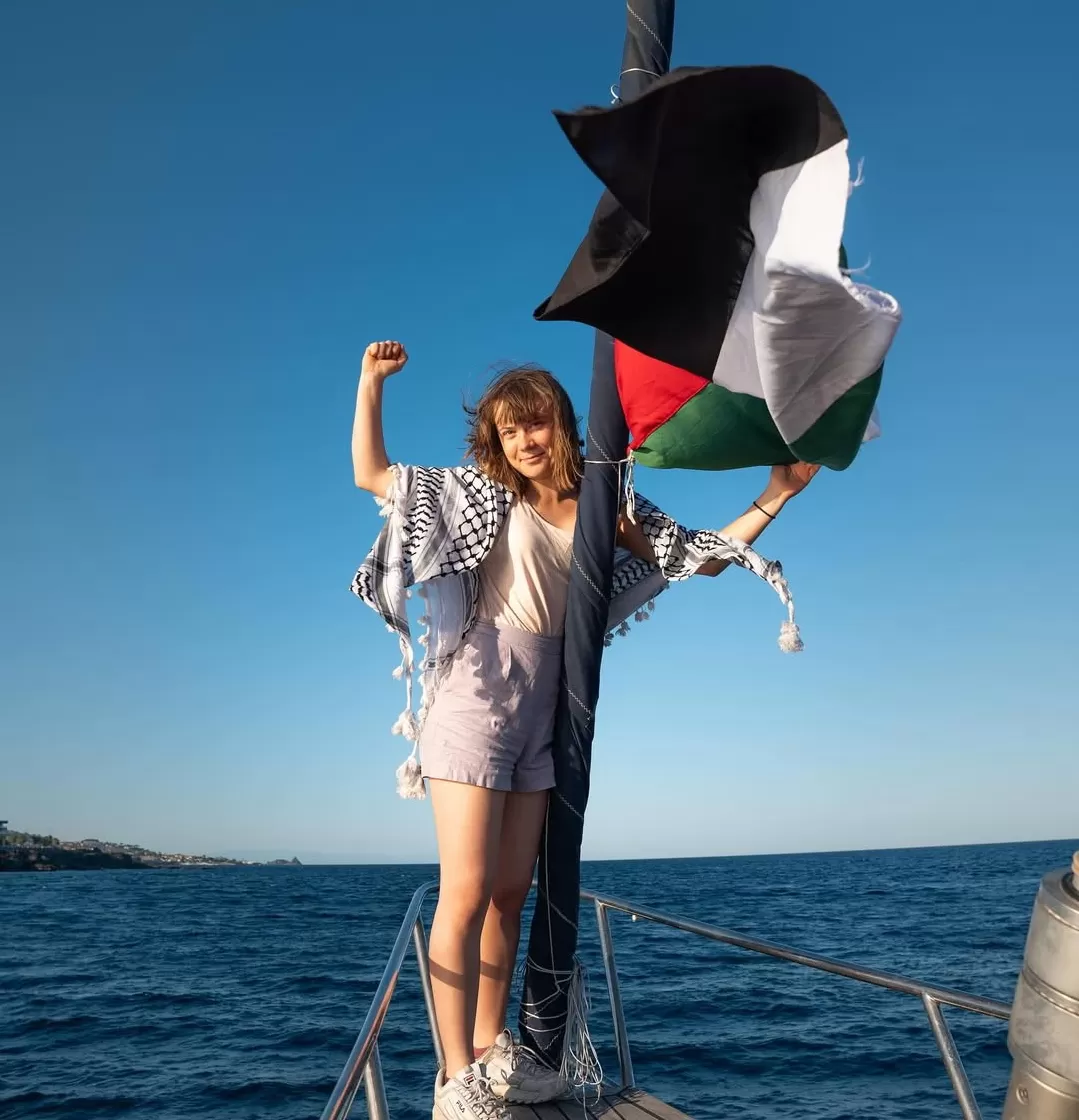 Greta Thunberg di atas kapal Madleen dalam misi kemanusiaan menuju Gaza. (Foto: Instagram @gretathunberg)