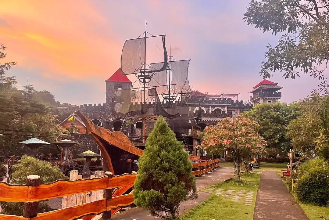 Nampak kemegahan nan ikonik dari The Lost World Castle, Jogja (foto: Instagram @thelostworldcastle)