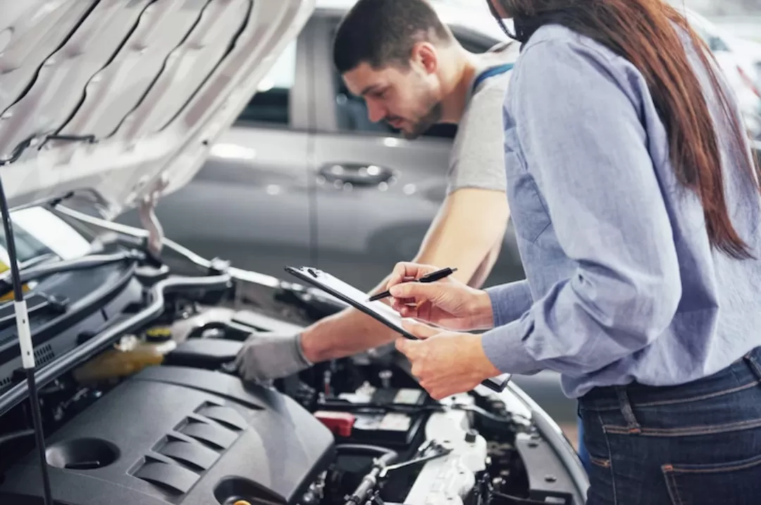 Ilustrasi. Melakukan servis berkala pada mobil penting untuk memastikan performa dan keselamatan kendaraan tetap optimal. (Foto: Freepik)