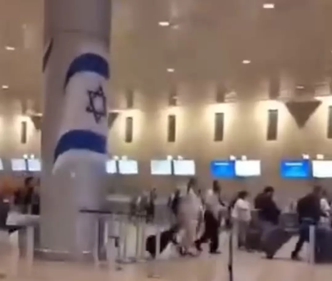 Suasana panik di Bandara Ben Gurion saat warga Israel buru-buru tinggalkan negara. (Foto: Instagram @fakta.indo) 