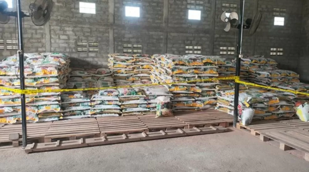 Barang bukti pupuk palsu yang disita dari gudang tersangka di Sragen. (Foto: dok. TBNews)