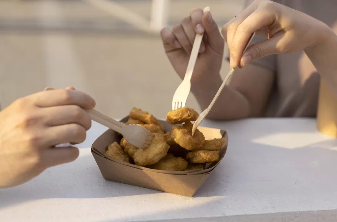 Ilustrasi. Efek konsumsi gorengan berlebihan bisa memicu kolesterol, obesitas, dan gangguan sistem pencernaan secara perlahan. (Foto: Freepik)