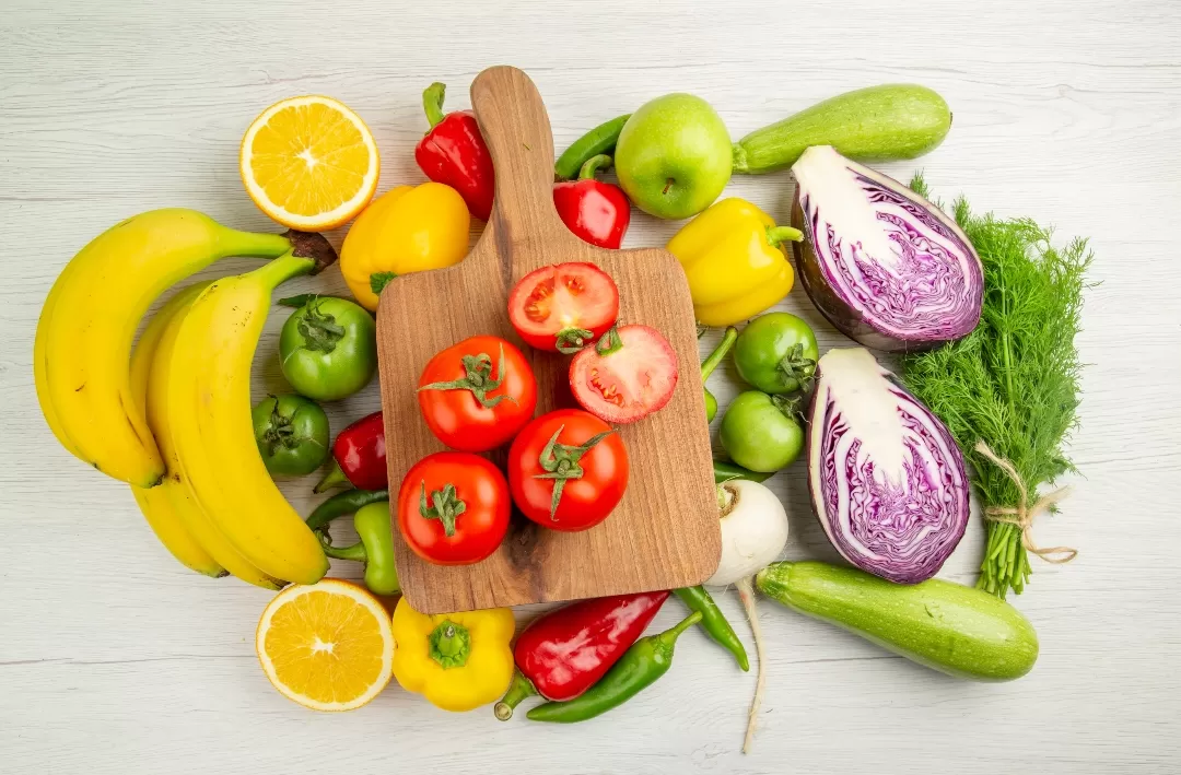 Ilustrasi. Kolesterol bisa dikontrol alami dengan asupan serat yang cukup, terutama dari sayur, buah, dan biji-bijian. (Foto: Freepik)