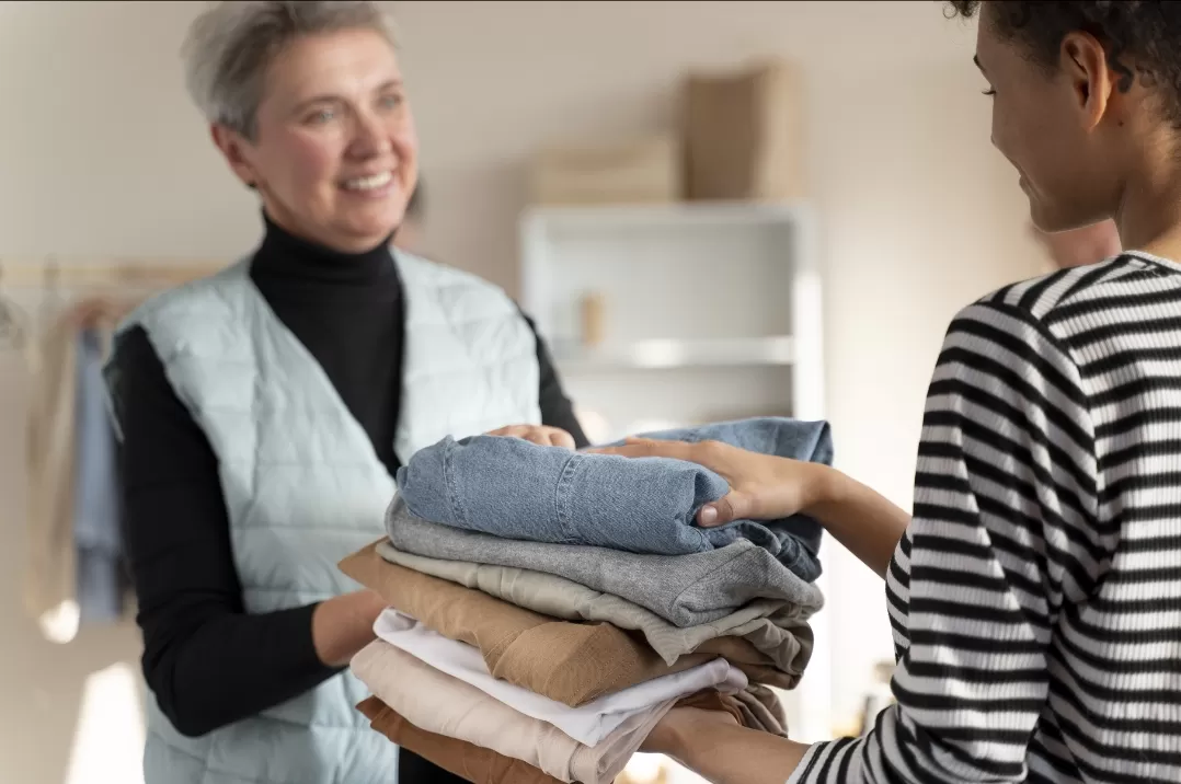 Ilustrasi. Mengenal alasan mengapa Gen Z lebih suka thrifting, dari keunikan barang hingga kesadaran lingkungan yang tinggi. (Foto: Freepik)