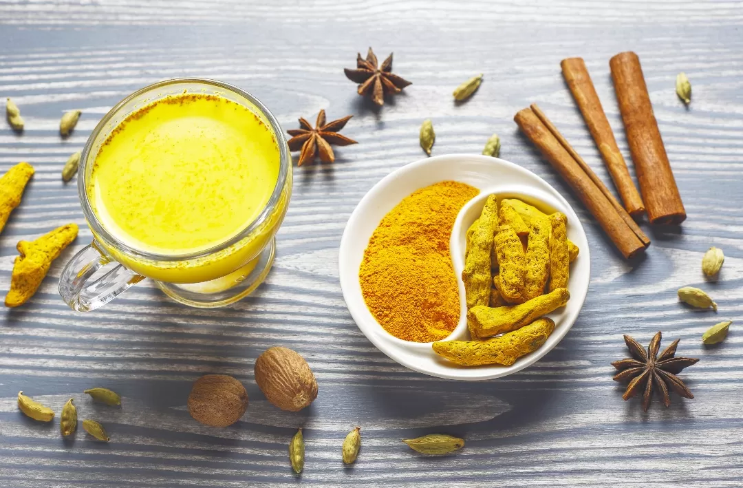 Ilustrasi. Tips aman konsumsi jamu pascamelahirkan, lengkap dengan manfaat dan risikonya bagi ibu menyusui. (Foto: Freepik)