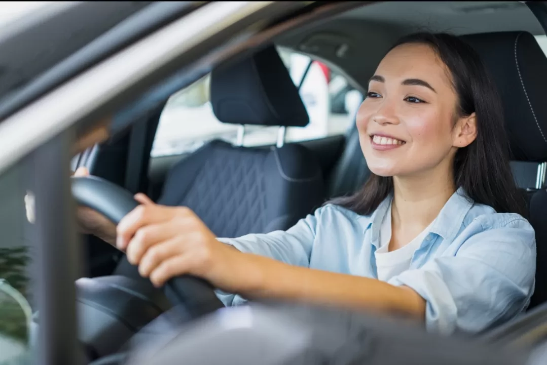 Ilustrasi. Kurangi stres saat mengemudi dengan lima tips sederhana agar perjalanan lebih tenang dan aman. (Foto: Freepik)