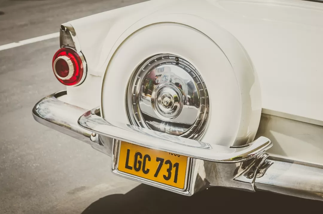 Ilustrasi. Cek plat nomor kendaraan makin mudah melalui aplikasi dan website Samsat resmi tanpa ribet. (Foto: Freepik)