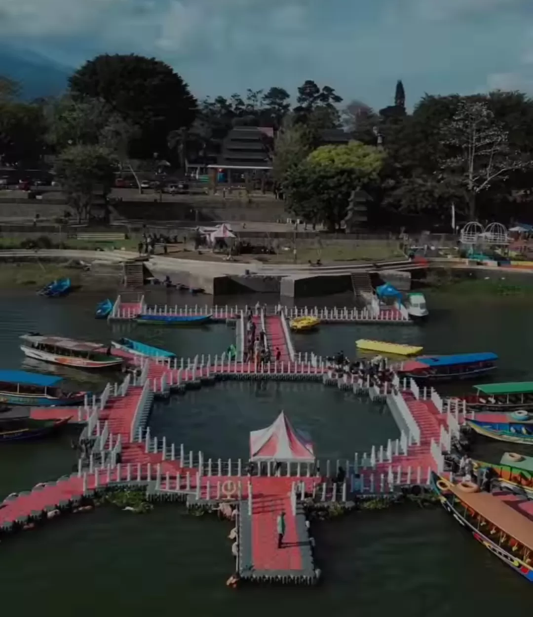 Nampak dari atas view indah Waduk Darma Kuningan. (Foto: Instagram @wadukdarma_official)