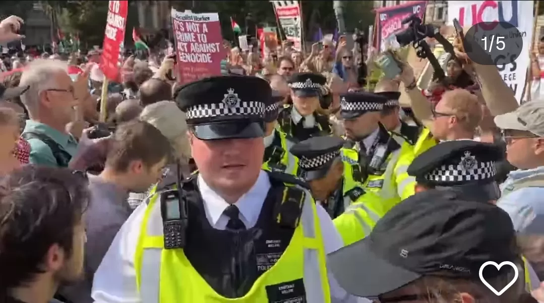 Polisi Inggris menangkap 425 orang dalam protes di London menentang pelarangan Palestine Action, memicu perdebatan soal keamanan dan kebebasan berekspresi. (Foto: Instagram @eye.on.palestine)