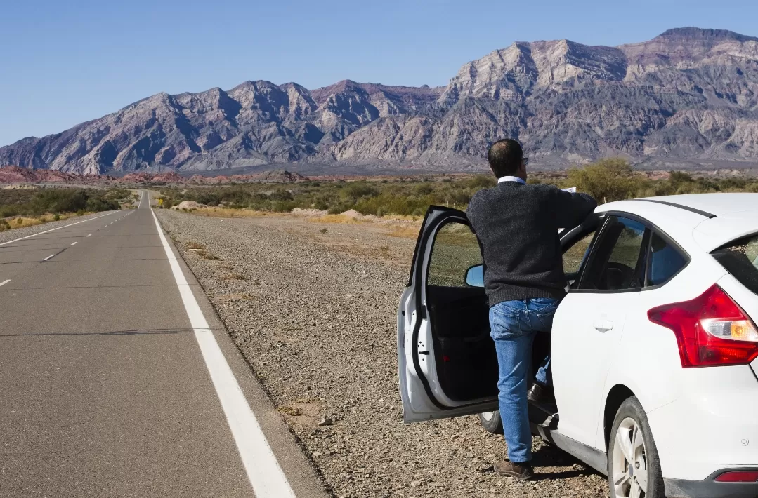 Ilustrasi. Tips menjaga stamina, fokus, dan keselamatan saat menyetir jarak jauh agar perjalanan tetap menyenangkan. (Foto: Freepik)