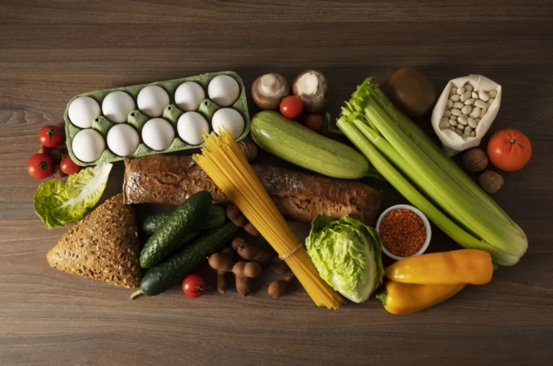 Ilustrasi. Bahan pokok sehat seperti tempe, ikan, sayur, dada ayam dan buah bisa jadi menu bergizi harian. (Foto: Freepik)