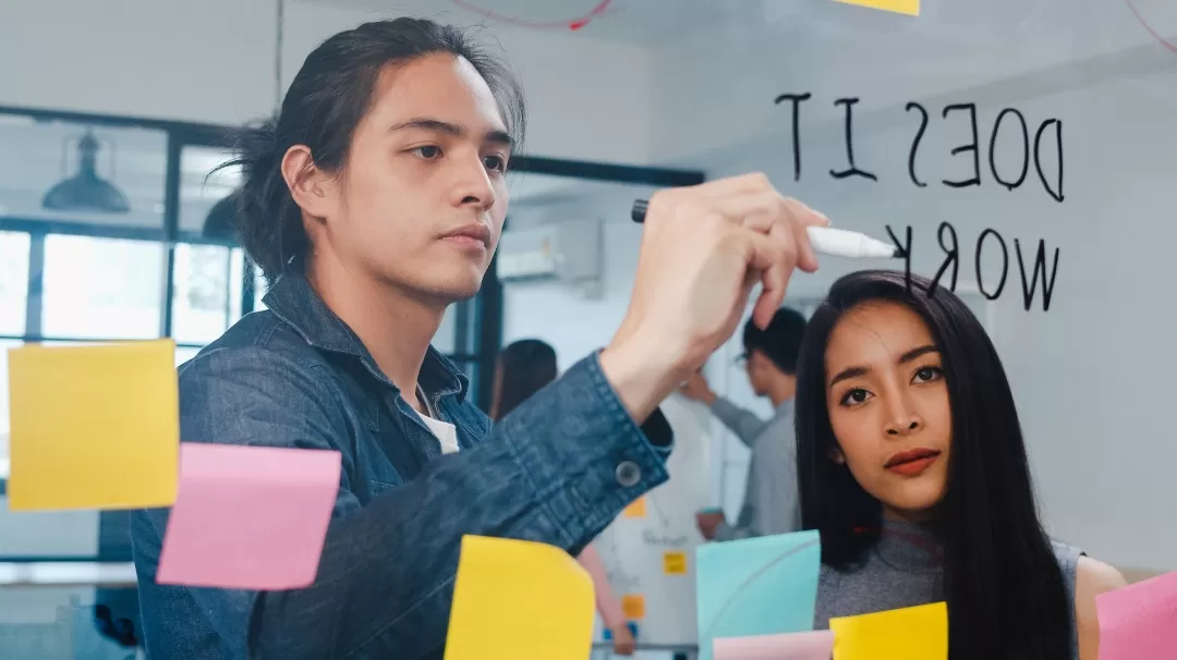 Ilustrasi. Soft skill jadi kunci penting Gen Z untuk sukses, mulai dari komunikasi, manajemen waktu, hingga kecerdasan emosional. (Foto: Freepik)