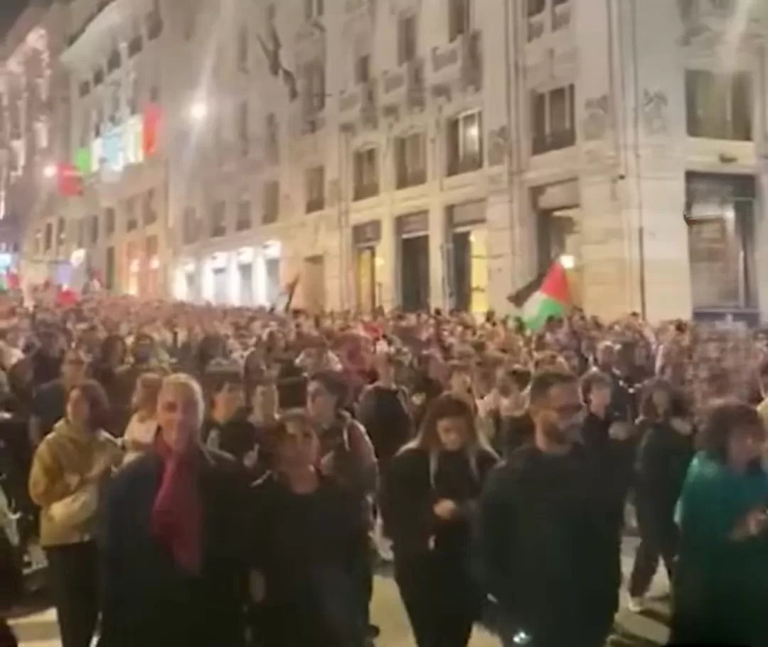 Protes dan mogok nasional mengguncang Italia setelah kapal bantuan Gaza diadang militer Israel. (Foto: Instagram @purelypalestine)