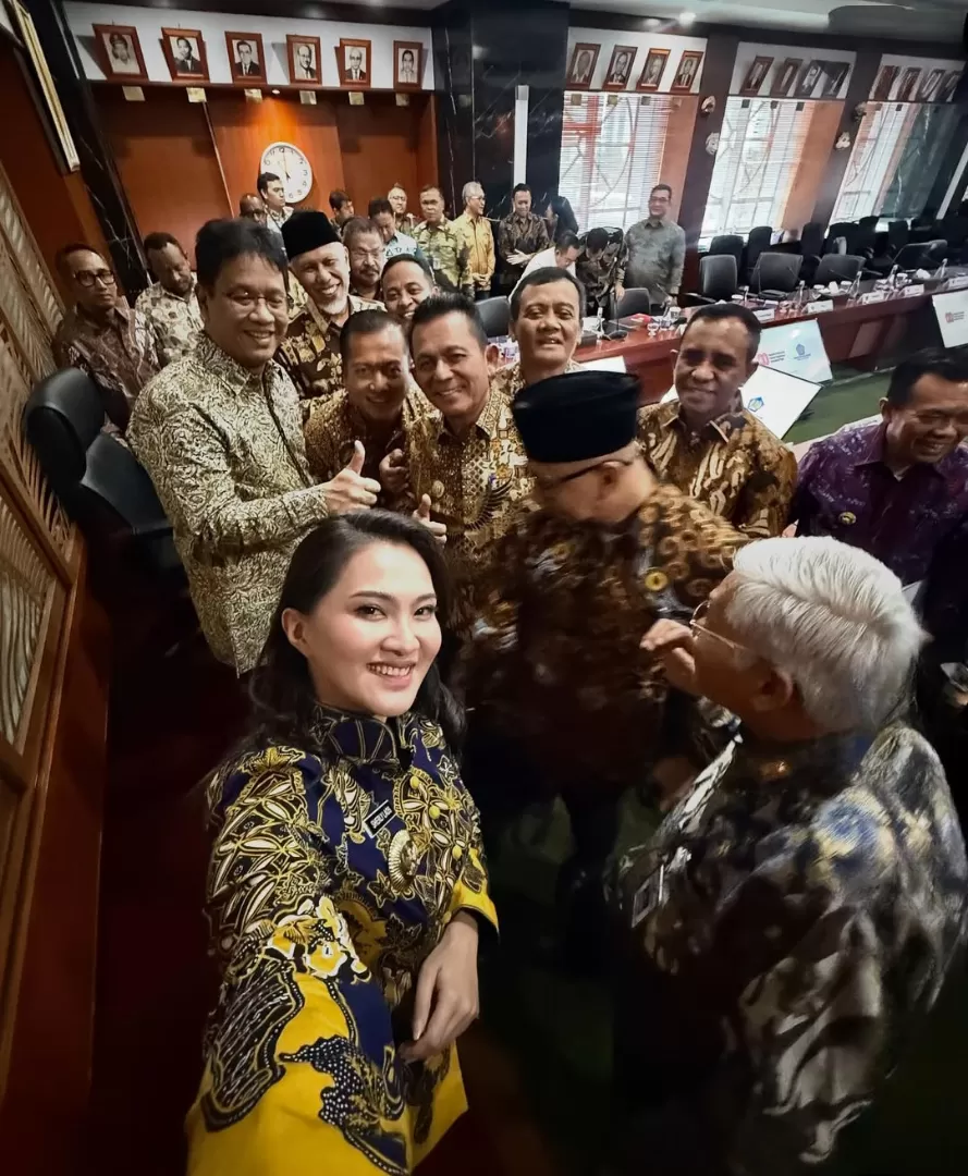 18 gubernur protes ke Purbaya soal pemotongan dana daerah yang dianggap merugikan pembangunan. (Foto: Instagram @s_tjo)
