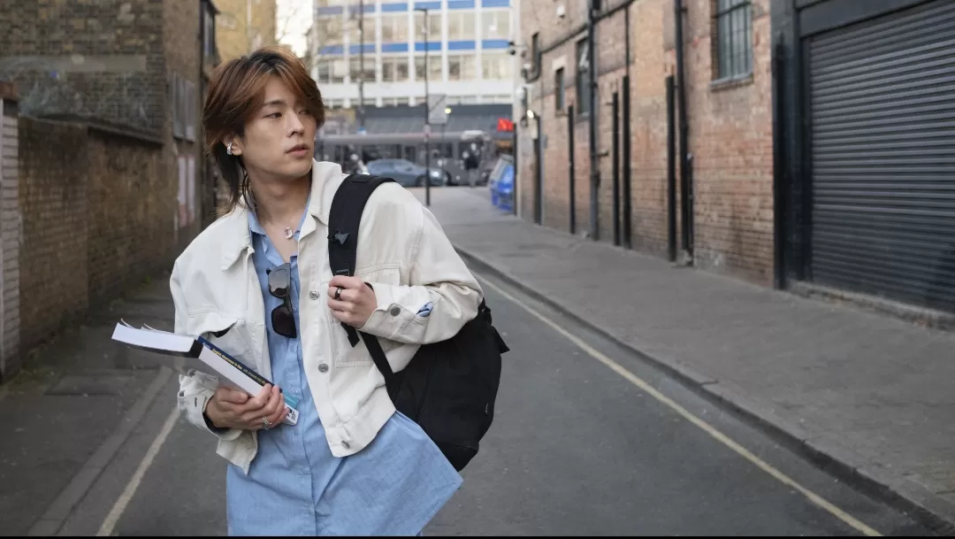 Ilustrasi. Outfit kuliah ala Gen Z mengutamakan kenyamanan, fleksibilitas, dan gaya kekinian untuk aktivitas harian yang padat. (Foto: Freepik)